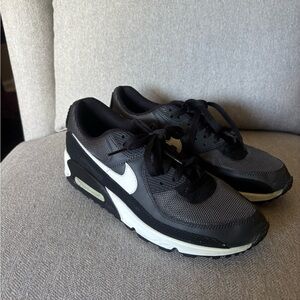 Nike Men's Black and Gray Sneakers